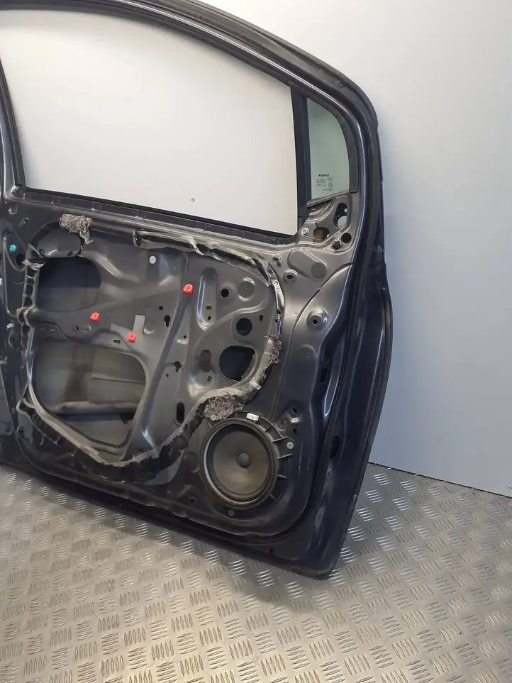 Toyota Yaris (2005 - 2009) Дверь — фото 2
