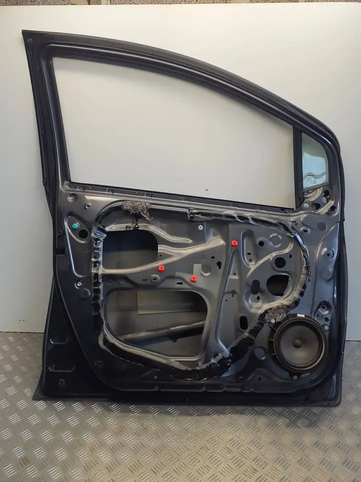 Toyota Yaris (2005 - 2009) Дверь — фото 4