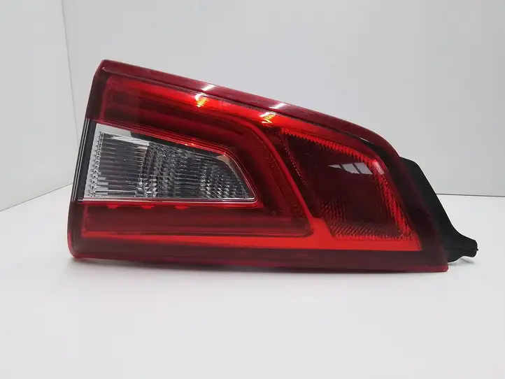 Nissan Qashqai (2013 - 2017) 1K0906265A Задний фонарь в крышке багажника — фото 1