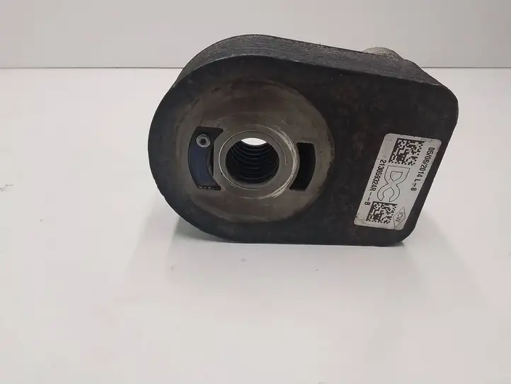 Nissan Qashqai (2013 - 2017) 213059324R Кронштейн масляного фильтра — фото 3