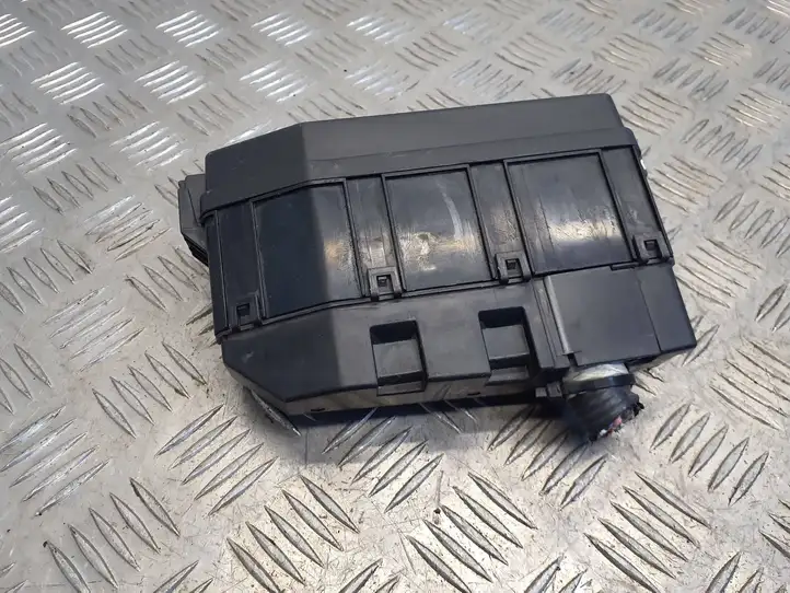 Nissan Qashqai (2013 - 2017) Блок монтирования реле — фото 8