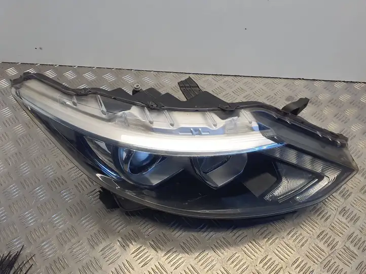 Nissan Qashqai (2013 - 2017) Передняя фара — фото 8
