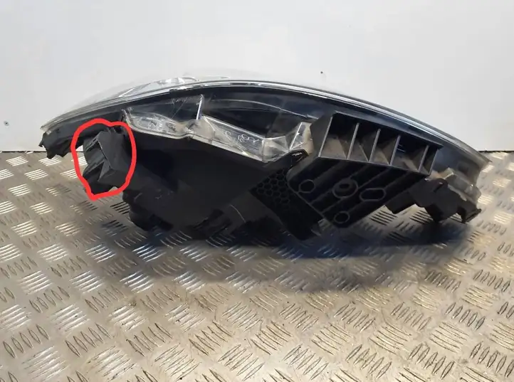 Nissan Qashqai (2013 - 2017) Передняя фара — фото 13
