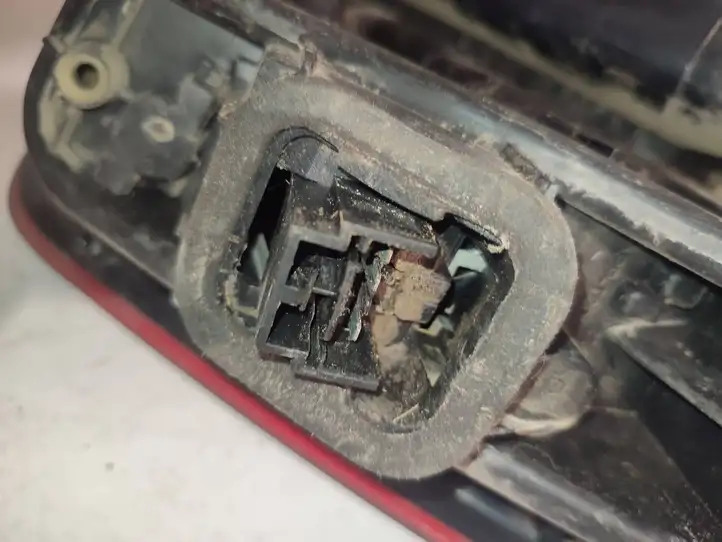Fiat Punto (199) (2005 - 2018) 51701589 Задний фонарь в кузове — фото 8
