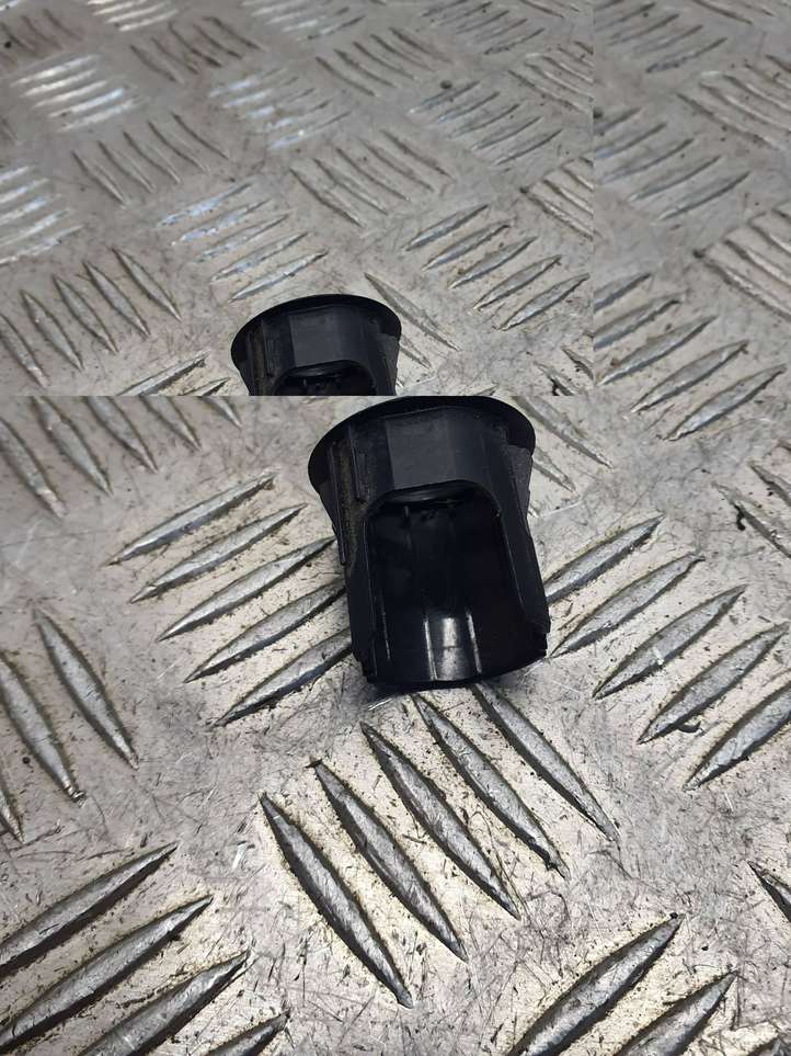 Nissan Qashqai (2013 - 2017)  285334ea0a Кронштейн заднего датчика парковки (PDC)