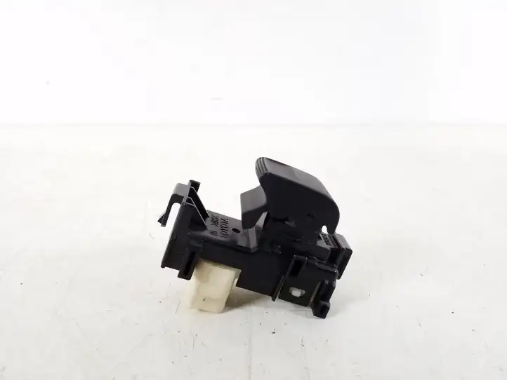 Toyota Auris 150 (2006 - 2012) 192829 Кнопка стеклоподъемников — фото 2