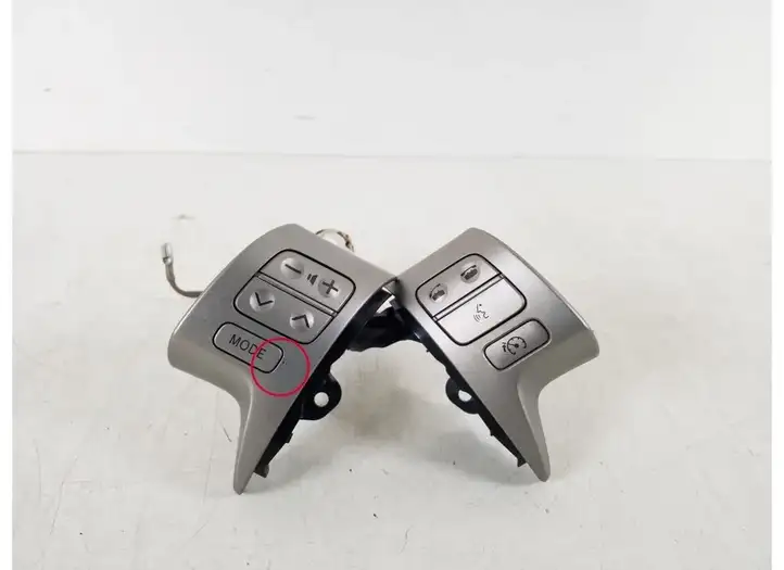 Toyota Auris 150 (2006 - 2012) 84250-02080 Кнопки на рулевом колесе — фото 1