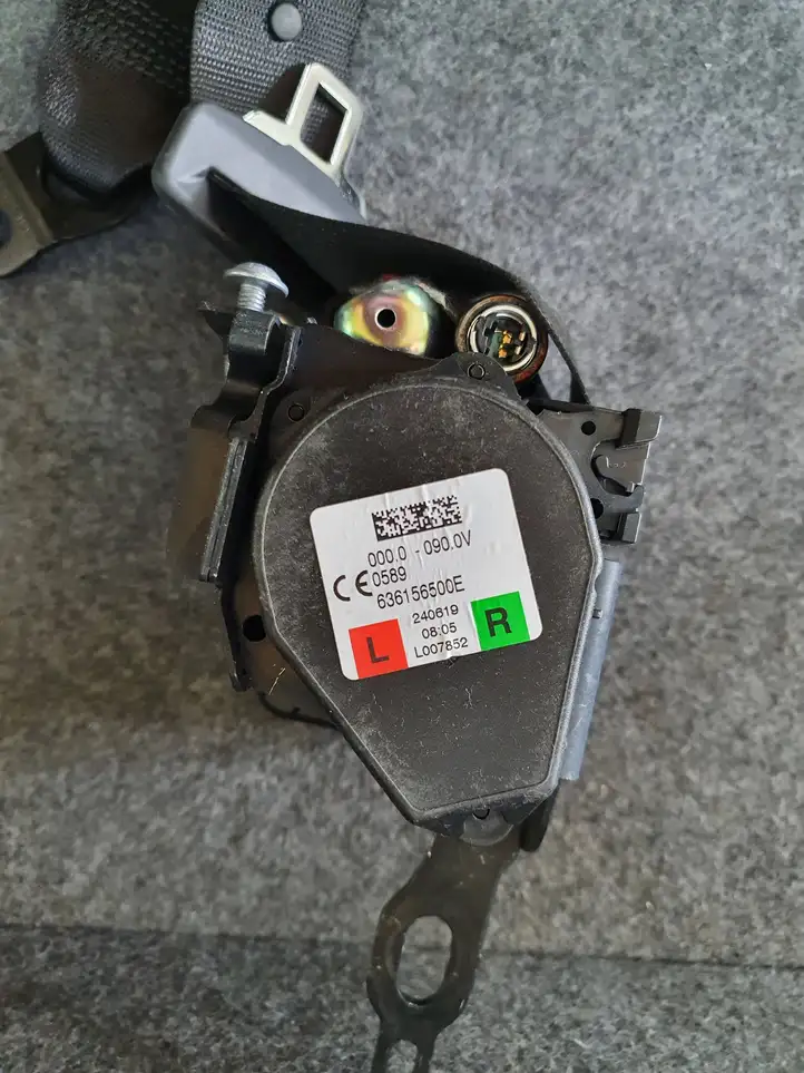 BMW 3 G20 G21 (2019 - ) 3009991989 Задний ремень безопасности — фото 2