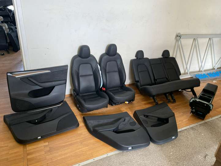 Tesla Model Y (2019 - )   Комплект сидений