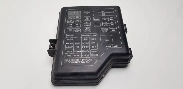 Hyundai Santa Fe (2000 - 2005) 9121326001 Крышка ящика предохранителей — фото 1