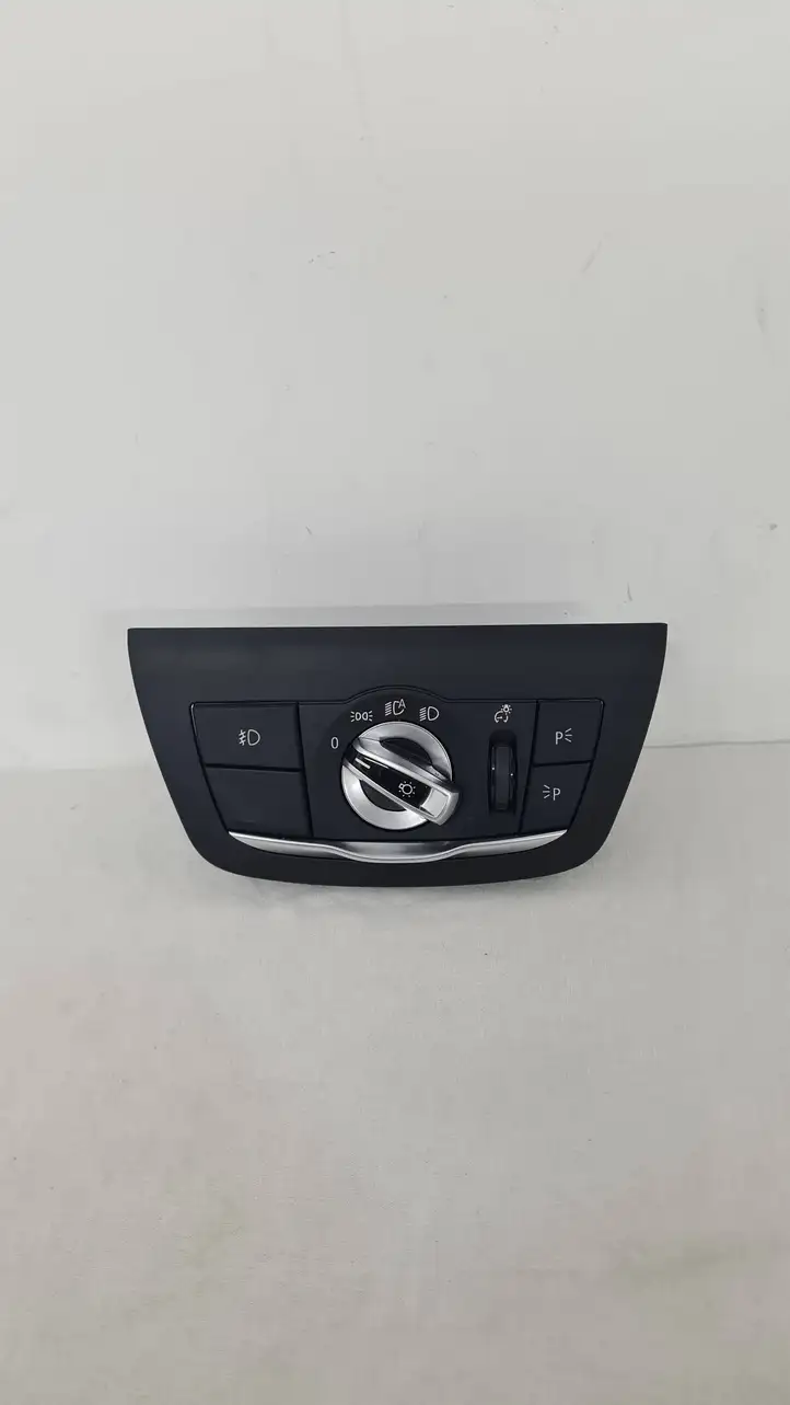 BMW X3 G01 (2018 - 2024) 6995031 Включатель фонарей — фото 1