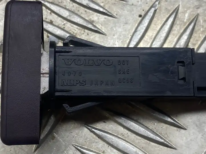 Volvo S60 (2000 - 2004) 9441045 Включатель аварийных фонарей — фото 2