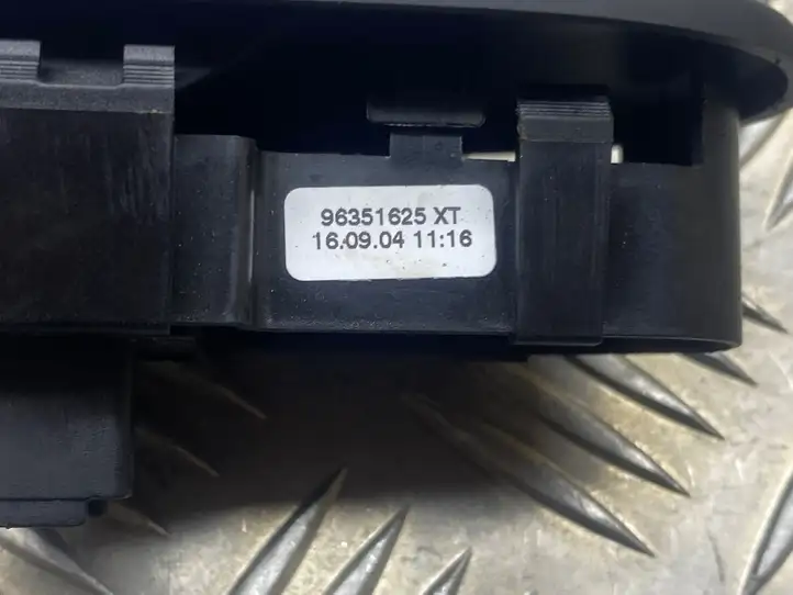 Peugeot 307 CC (2001 - 2005) 96351625XT Блок кнопок стеклоподъемников — фото 2