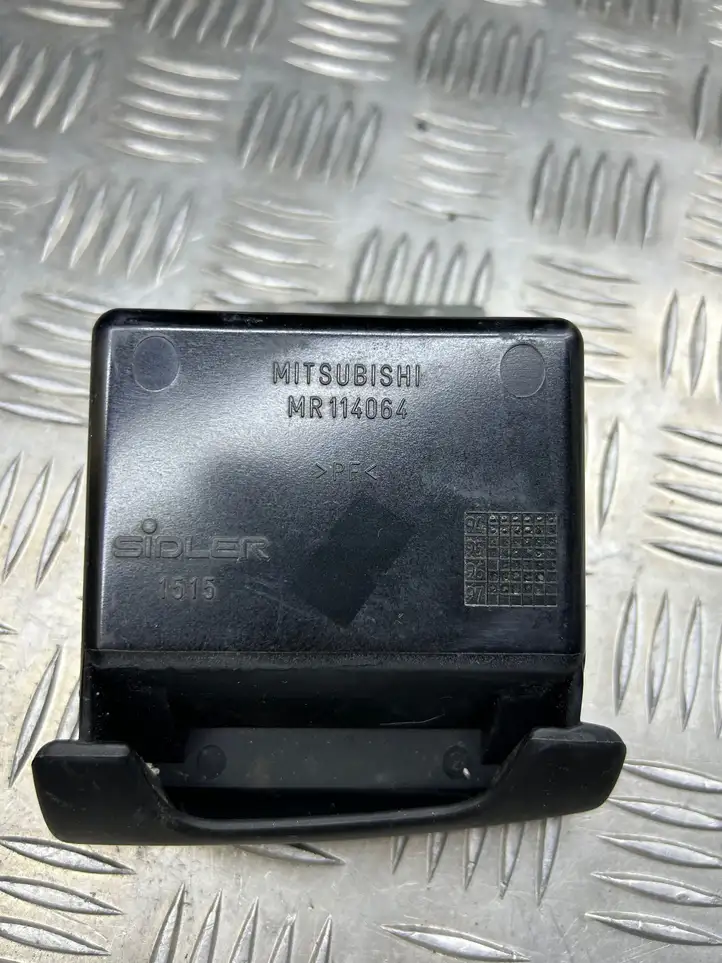 Mitsubishi Carisma (1999 - 2004) MR114064 Передняя пепельница — фото 2