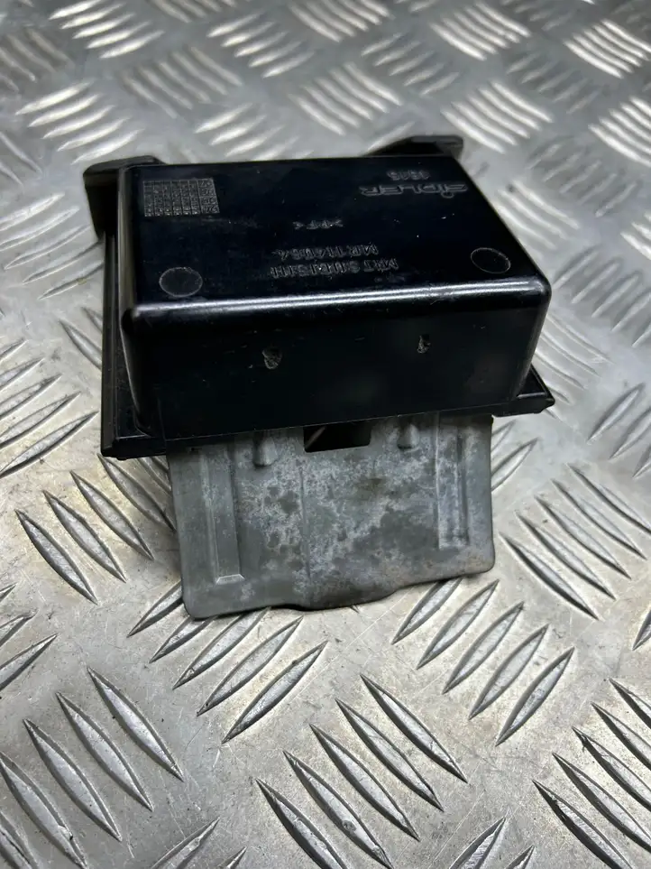 Mitsubishi Carisma (1999 - 2004) MR114064 Передняя пепельница — фото 3