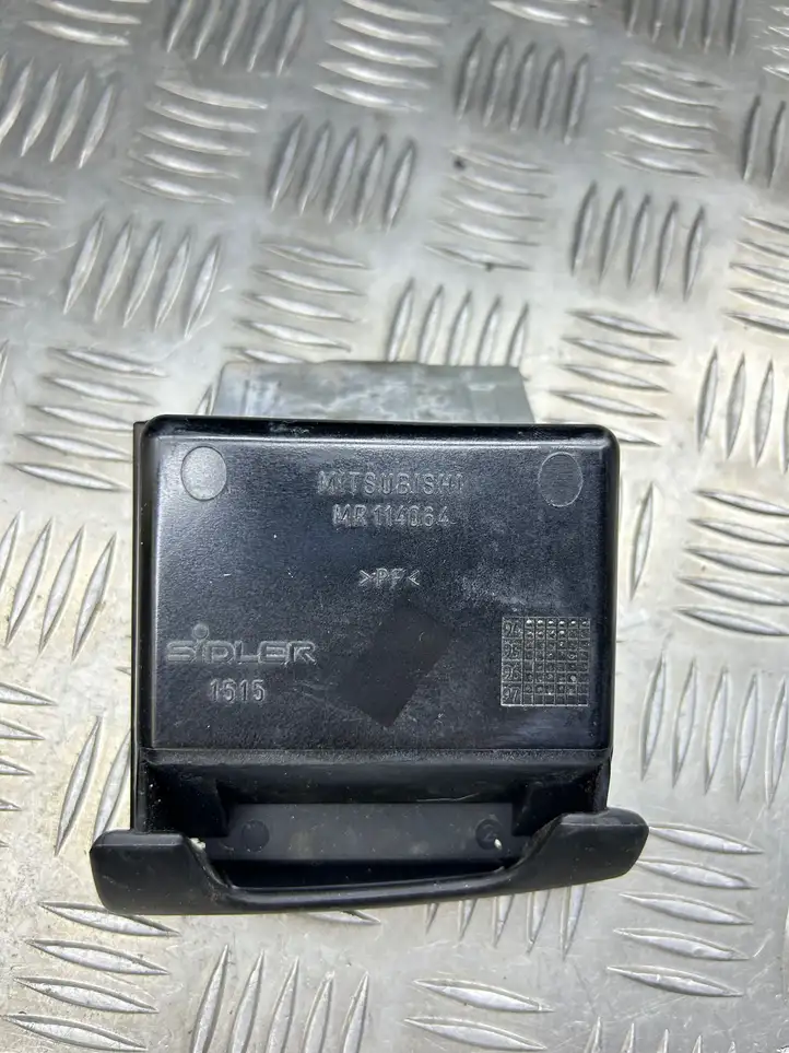 Mitsubishi Carisma (1999 - 2004) MR114064 Передняя пепельница — фото 4