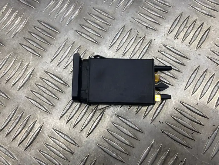Audi A3/S3 8L (2000 - 2003) 8L0941503B Кнопка обогрева стекла — фото 4