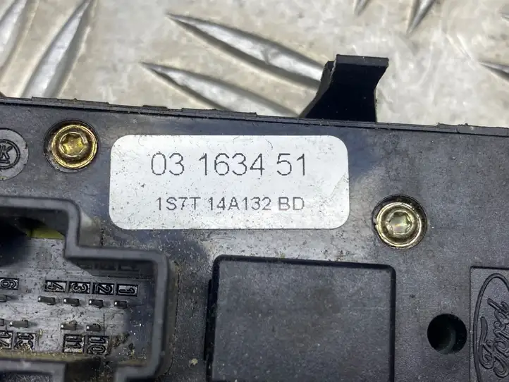 Ford Mondeo Mk III (2000 - 2007) 1S7T14A132BD Блок кнопок стеклоподъемников — фото 2