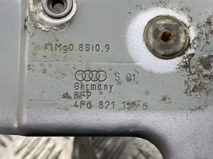 Audi A6 S6 C6 4F (2004 - 2008) 4F0821135B Крепление крыла — фото 2