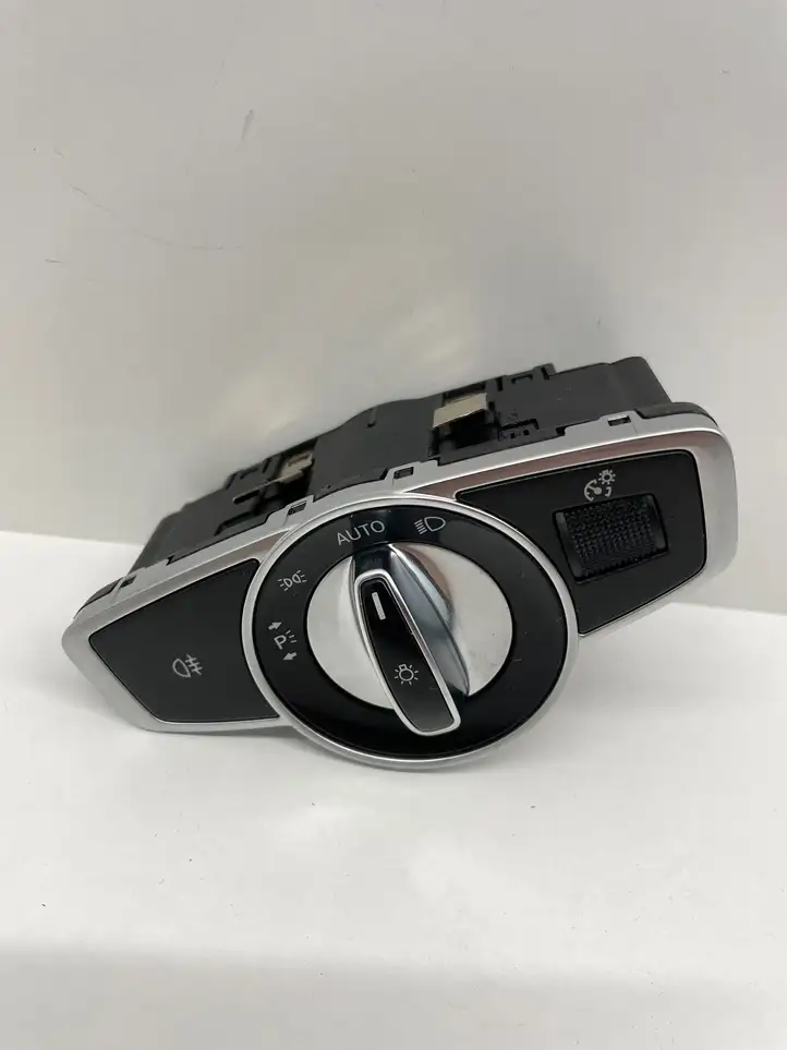 Mercedes-Benz C W205 (2014 - 2021) 2059057007 Включатель фонарей — фото 1