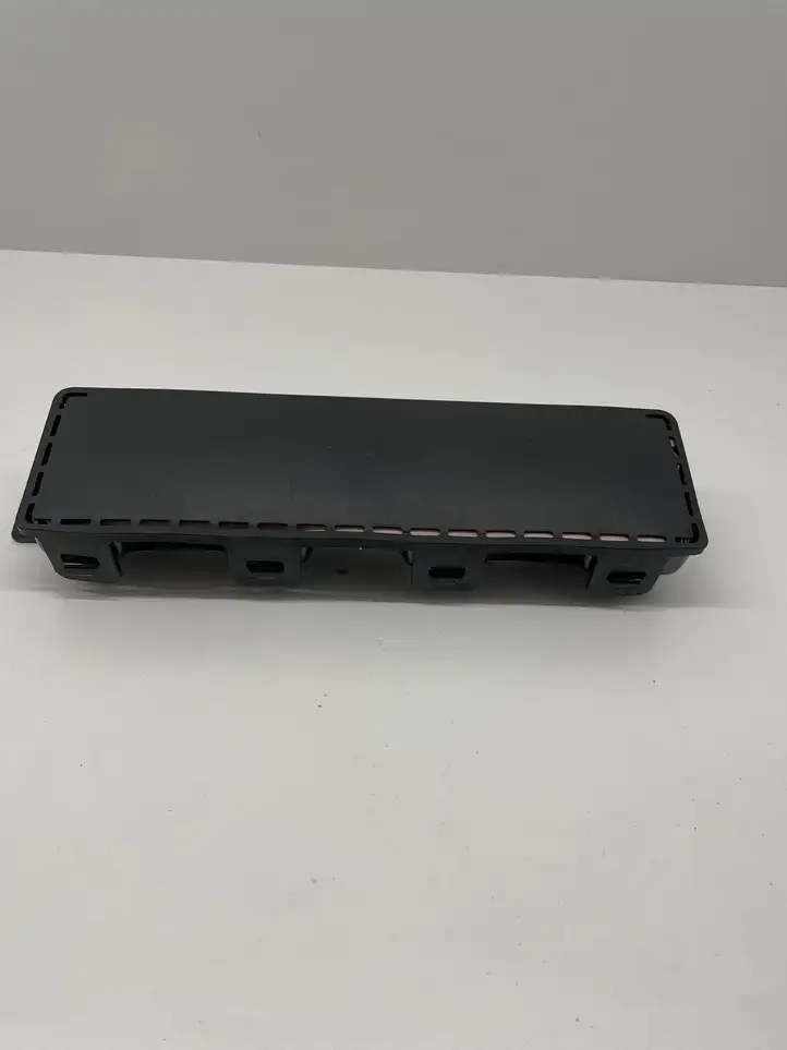 Tesla Model S (2016 - 2021) 100526000g Коленная подушка безопасности — фото 3