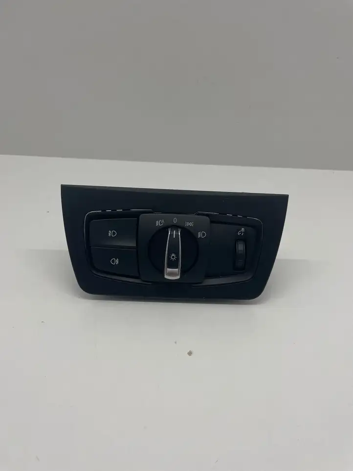 BMW 2 F22 F23 (2013 - 2017) 6847512 Включатель фонарей — фото 1