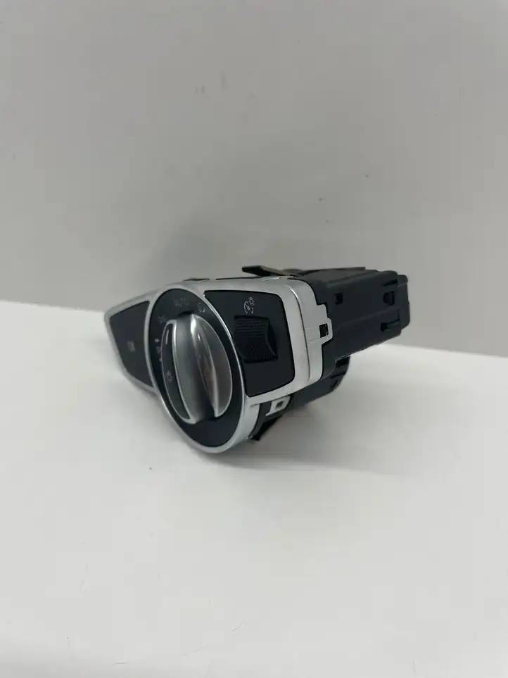 Mercedes-Benz C W205 (2014 - 2021) A2059051810 Включатель фонарей — фото 4