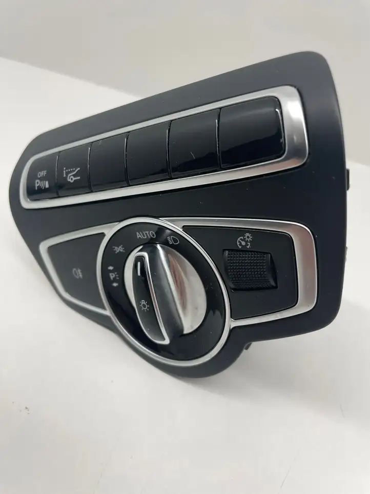 Mercedes-Benz C W205 (2014 - 2021) A2059057007 Включатель фонарей — фото 1