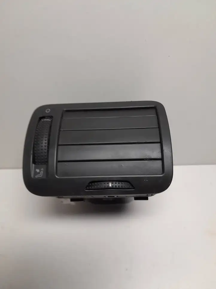 Volkswagen PASSAT B5.5 (2001 - 2005) 3B0819704D Боковой воздушный дефлектор — фото 1