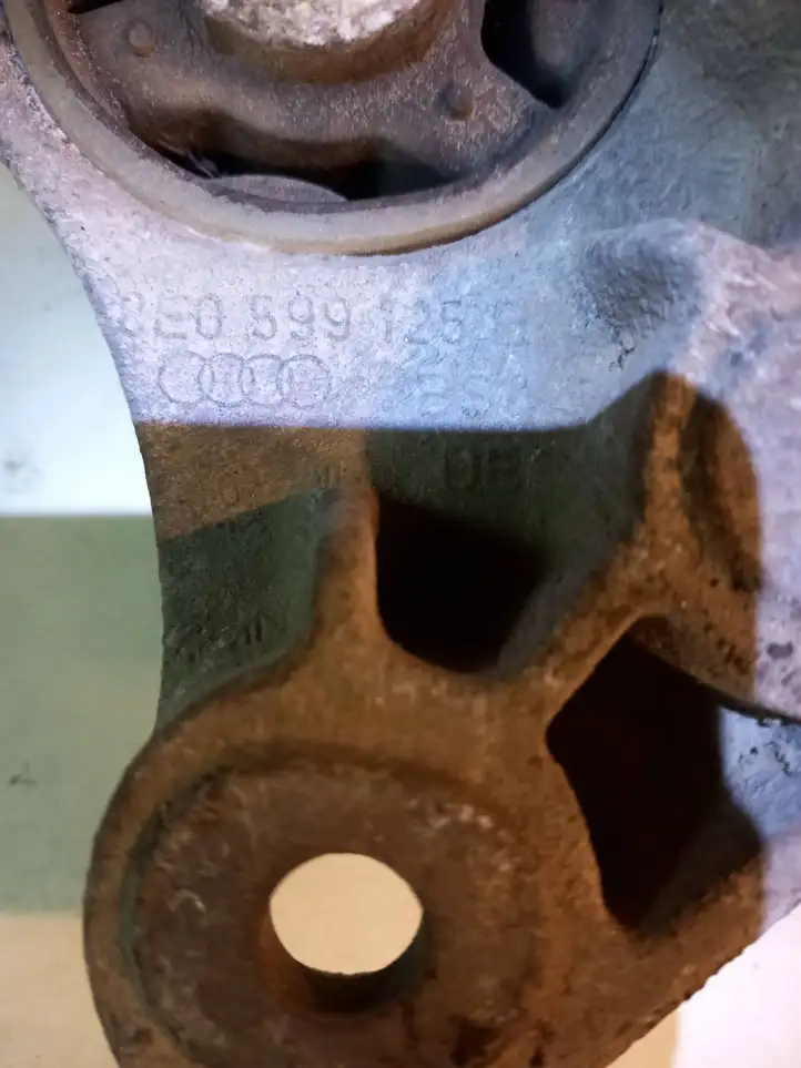 Audi A4 S4 B6 8E 8H (2000 - 2006) 8E0599125B Опора заднего дифференциала — фото 2