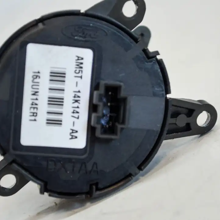 Ford Kuga II (2013 - 2019) AM5T14K147AA Кнопка фаркопа в багажнике — фото 3