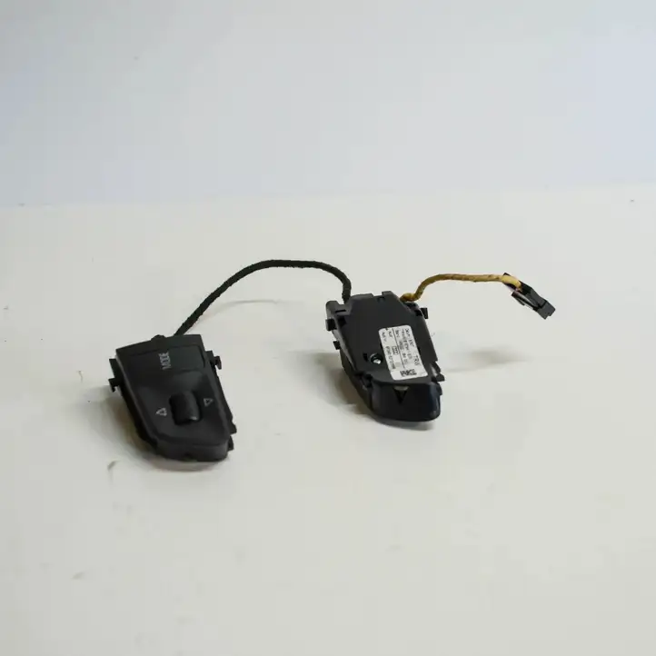 Audi A6 S6 C6 4F (2008 - 2011) 4F0951527C4F0951527D Кнопка фаркопа в багажнике — фото 1
