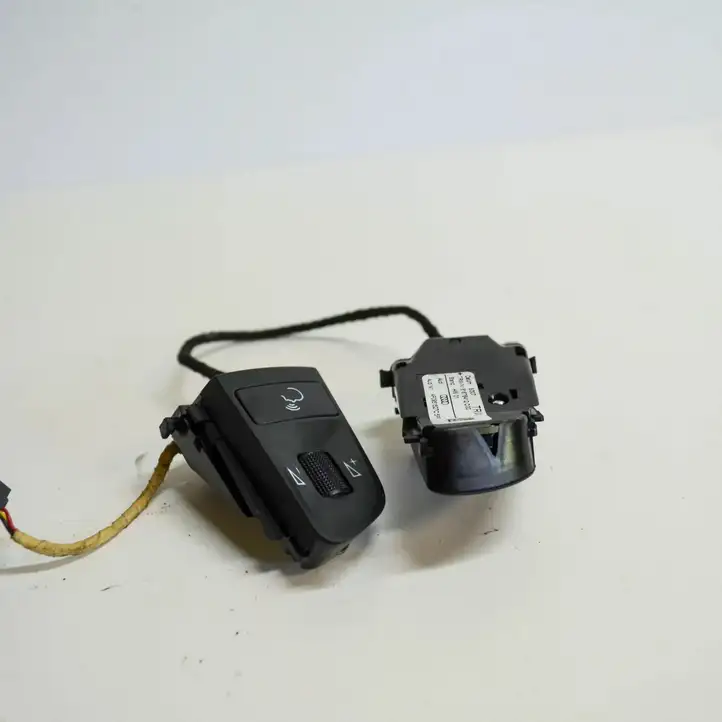 Audi A6 S6 C6 4F (2008 - 2011) 4F0951527C4F0951527D Кнопка фаркопа в багажнике — фото 2