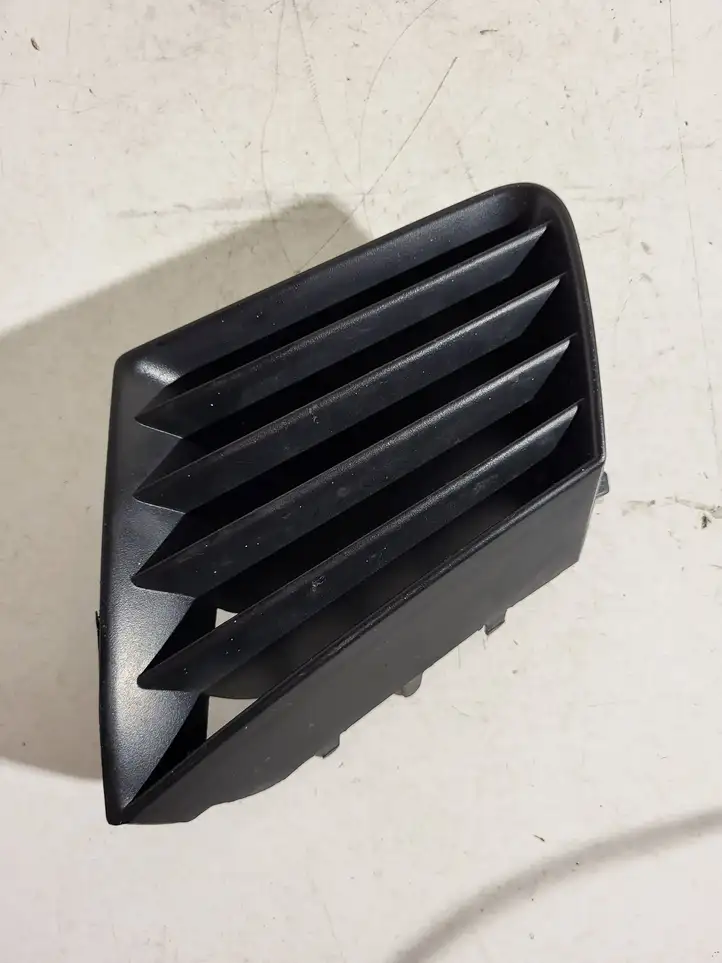 Seat Ibiza III (6L) (2002 - 2008) 6L0853677 Нижняя решетка переднего бампера — фото 1