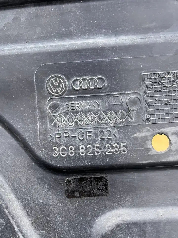 Volkswagen PASSAT B6 (2005 - 2010) 3C8825235 Защита двигателя — фото 2