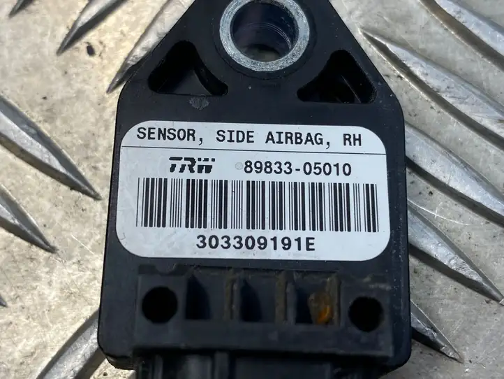 Toyota Avensis T250 (2006 - 2009) 8983305010 Датчик удара SRS — фото 2