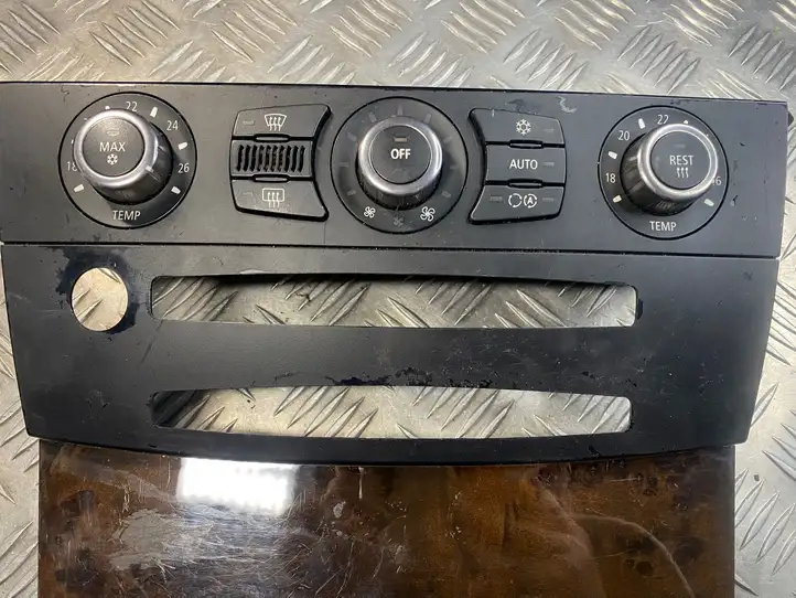 BMW 5 E60 E61 (2004 - 2010) 10484110 Коврик выдвижного ящика — фото 2