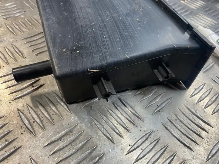 Nissan X-Trail T30 (2001 - 2007) 6847535F00 Вещевой ящик — фото 6