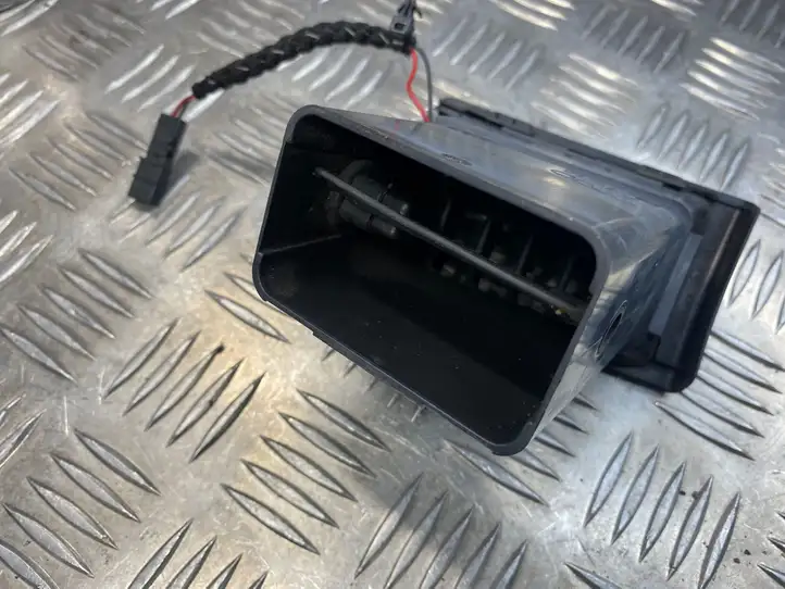 Audi A4 S4 B6 8E 8H (2000 - 2006) 8E0820902 Боковой воздушный дефлектор — фото 4