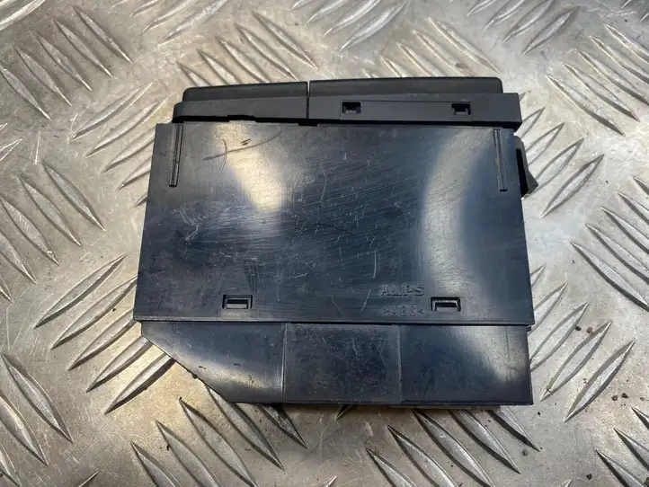 Toyota Avensis T250 (2006 - 2009) 8479006130C Кнопка обогрева стекла — фото 4
