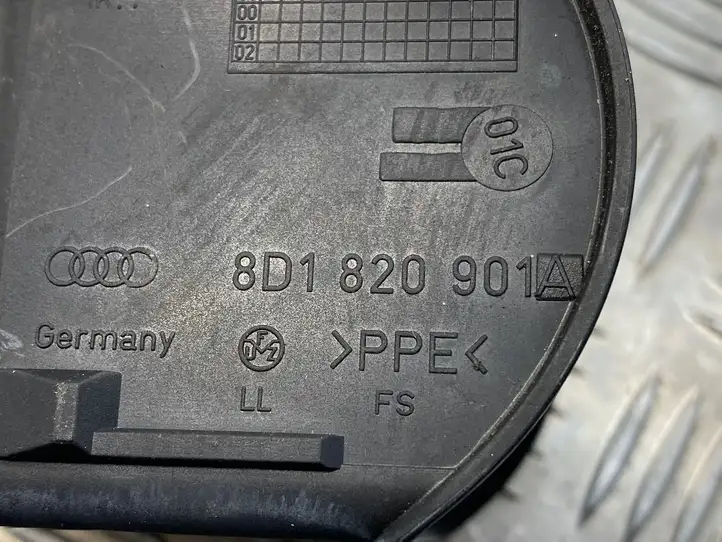Audi A4 S4 B5 8D (1999 - 2001) 8D1820901A Боковой воздушный дефлектор — фото 2