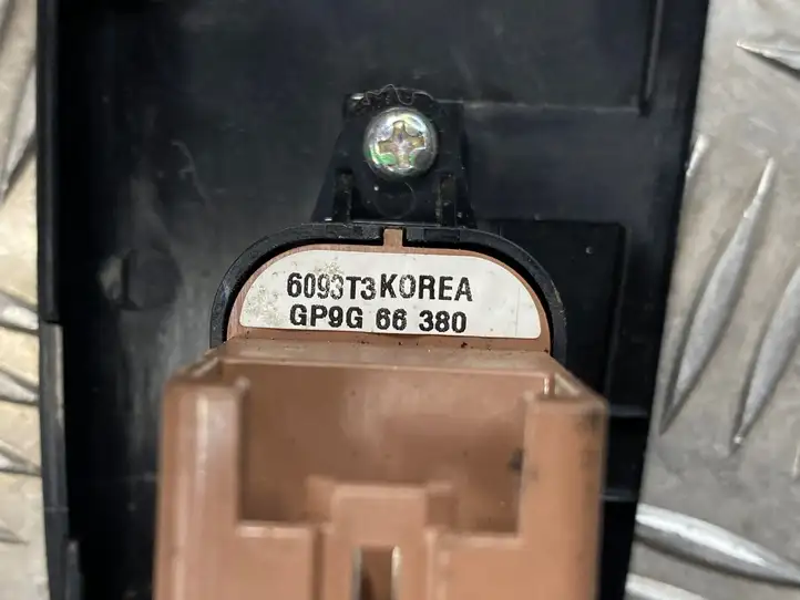 Mazda 6 (2002 - 2005) GP9G66380 Кнопка стеклоподъемников — фото 2