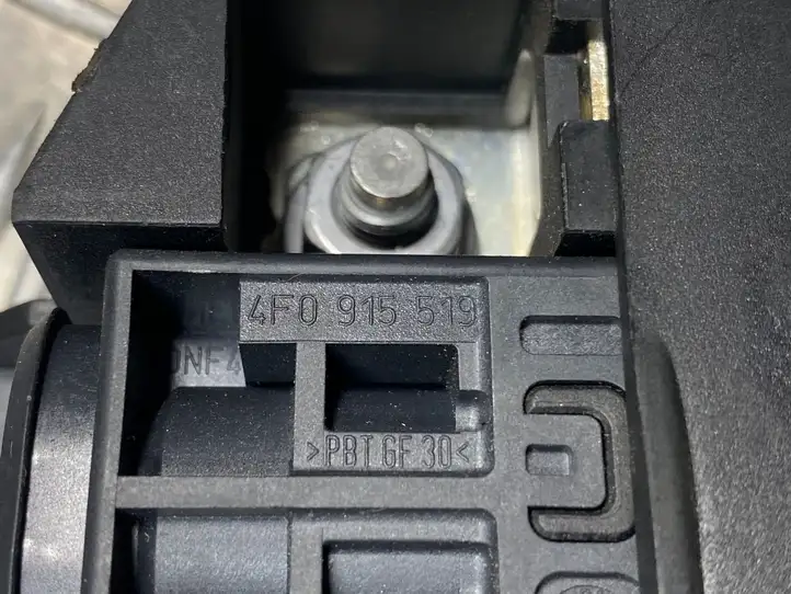 Audi A6 S6 C6 4F (2004 - 2008) K98J4590 Плюсовой провод аккумулятора — фото 3