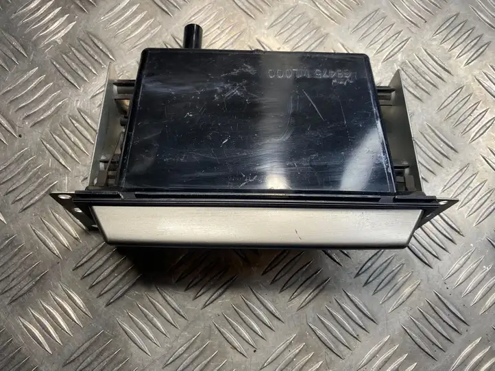 Nissan X-Trail T30 (2001 - 2007) 68475WL000 Вещевой ящик — фото 1