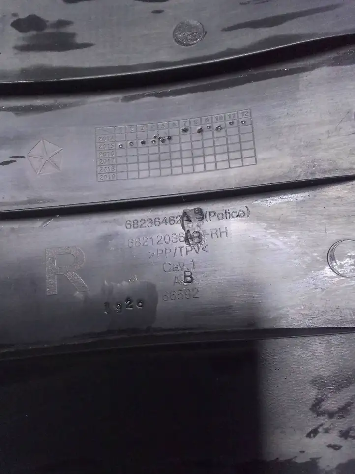 Dodge Charger (2014 - ) 68236462AB Облицовка радиатора — фото 2
