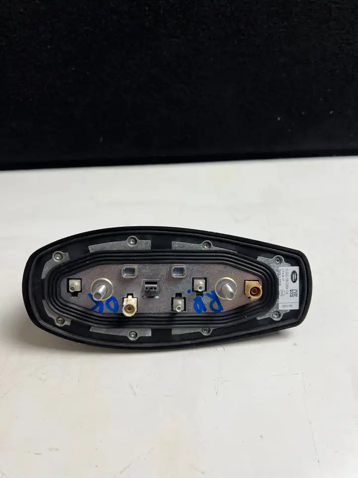 Land Rover Discovery Sport (2014 - 2019) GJ3219C089DA GPS антенна — фото 1