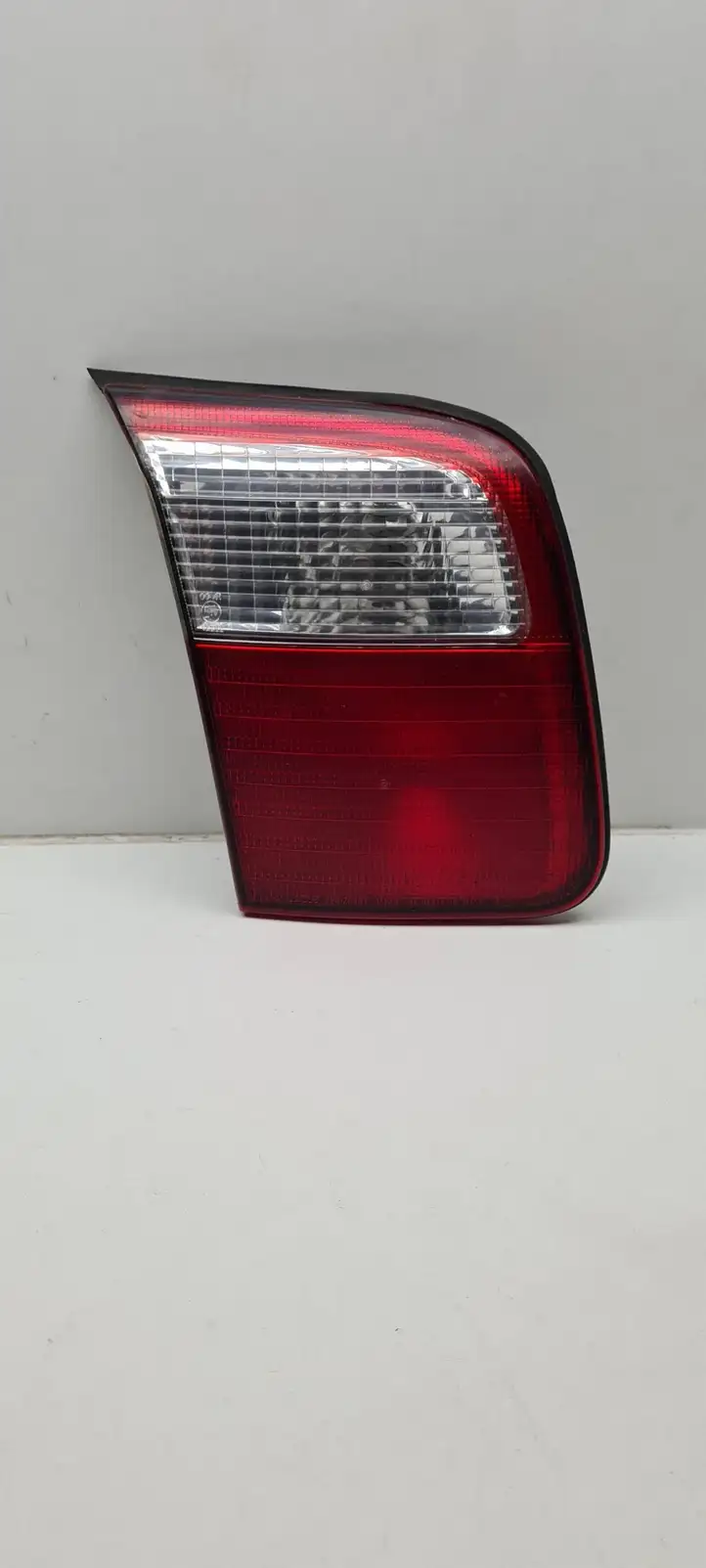 Subaru Forester SF (2000 - 2003) Задний фонарь в крышке багажника — фото 1