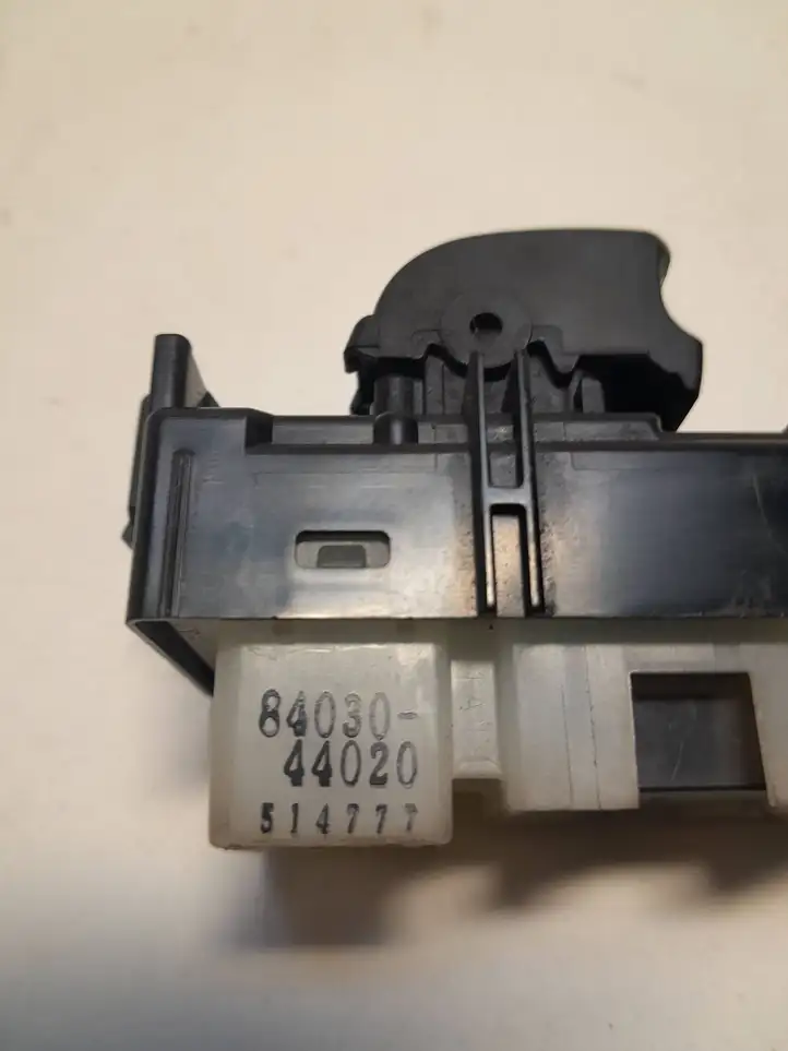 Toyota Avensis Verso (2004 - 2009) 84030 Блок кнопок стеклоподъемников — фото 2