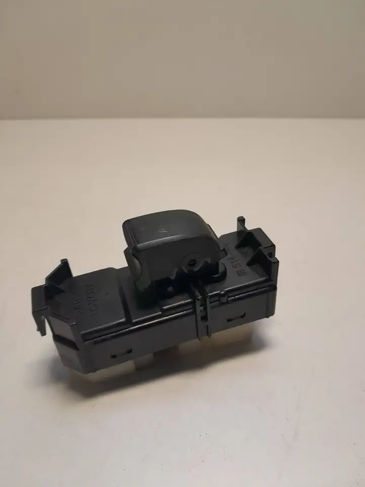 Toyota Avensis Verso (2004 - 2009) 84030 Блок кнопок стеклоподъемников — фото 3