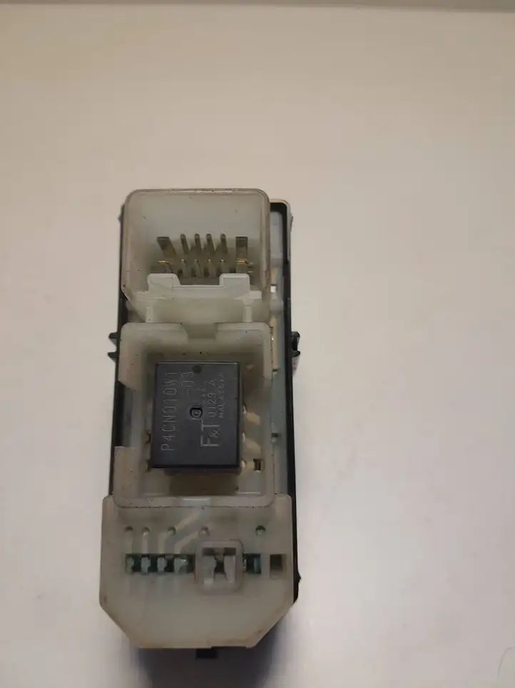 Toyota Avensis Verso (2004 - 2009) 84030 Блок кнопок стеклоподъемников — фото 4